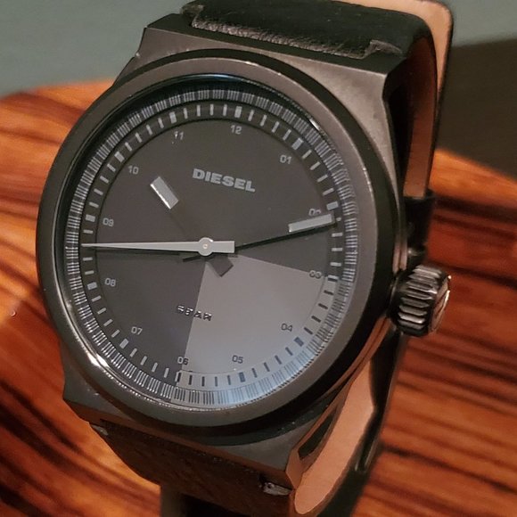 Diesel Men's Quartz Watch in Black and Gery tones - Picture 2 of 4